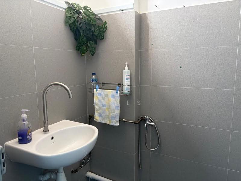 Proxima @ Gambas, 50 Gambas Crescent, Sembawang / Yishun, 120 sqft, Light Industrial (B1) For Rent, by James Goh, 500262816 - Bathroom - CommercialGuru.com.sg