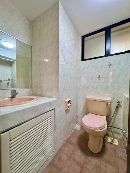 St Patrick's Court, 27A St. Patrick's Road, East Coast / Marine Parade, 2 Bedrooms, 980 sqft, Apartment For Rent, by Terence Tee (郑志翔), 500262827 - Common Bathroom - PropertyGuru.com.sg