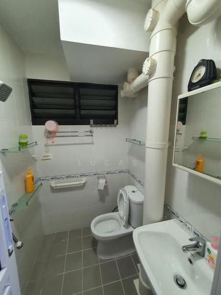 465 Ang Mo Kio Avenue 10, 465 Ang Mo Kio Avenue 10, Ang Mo Kio / Bishan / Thomson, 2 Bedrooms, 731 sqft, HDB Flat For Sale, by Lucas Lim, 500262840 - Bathroom - PropertyGuru.com.sg