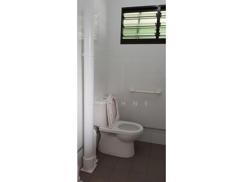213 Bedok North Street 1, 213 Bedok North Street 1, Bedok / Upper East Coast, 2 Bedrooms, 731 sqft, HDB Flat For Rent, by Daphne Phoa, 500262863 - Bathroom - PropertyGuru.com.sg