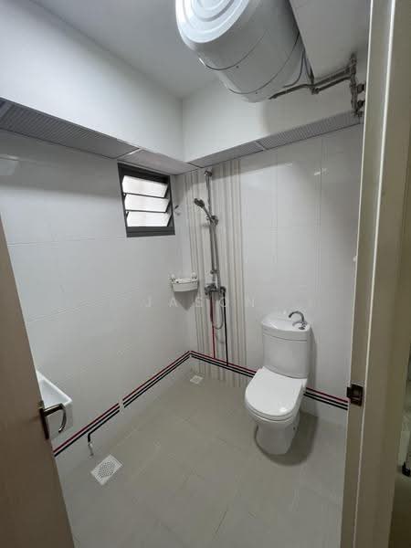 36 Margaret Drive, 36 Margaret Drive, Alexandra / Commonwealth, 3 Bedrooms, 1,163 sqft, HDB Flat For Sale, by Jason Thoh, 500262882 - Bathroom - PropertyGuru.com.sg