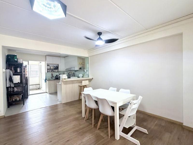 742 Tampines Street 72, 742 Tampines Street 72, Pasir Ris / Tampines, 3 Bedrooms, 1,076 sqft, HDB Flat For Sale, by Karen Cheng, 500262904 - Dining Room - PropertyGuru.com.sg
