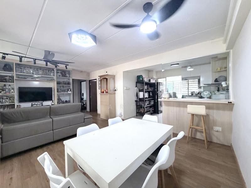 742 Tampines Street 72, 742 Tampines Street 72, Pasir Ris / Tampines, 3 Bedrooms, 1,076 sqft, HDB Flat For Sale, by Karen Cheng, 500262904 - Living Room - PropertyGuru.com.sg