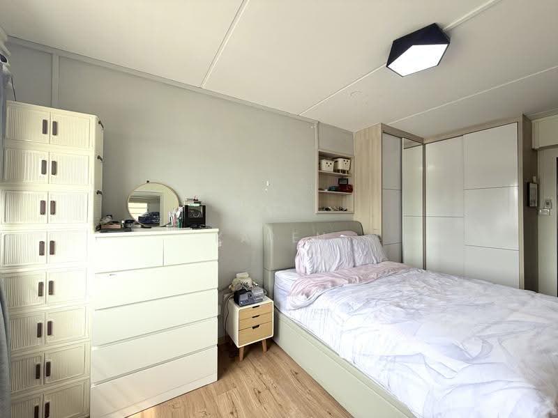 742 Tampines Street 72, 742 Tampines Street 72, Pasir Ris / Tampines, 3 Bedrooms, 1,076 sqft, HDB Flat For Sale, by Karen Cheng, 500262904 - Bedroom - PropertyGuru.com.sg