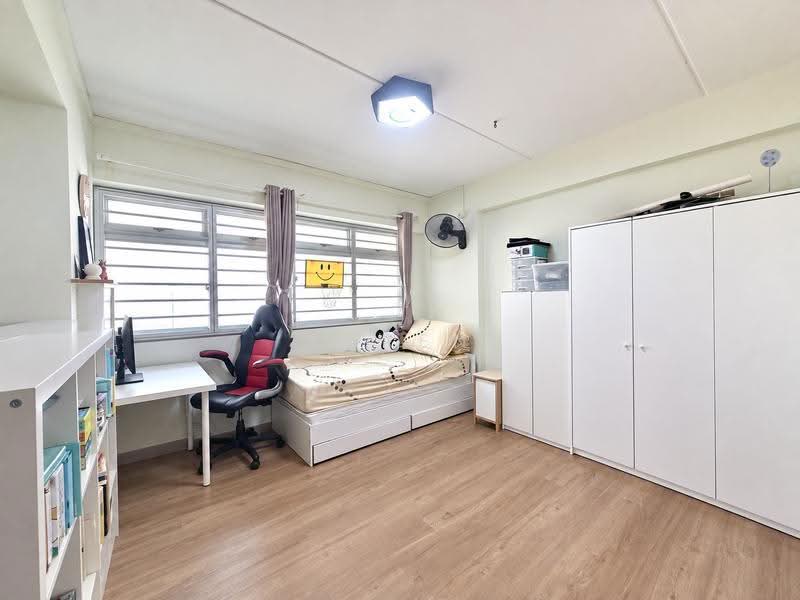 742 Tampines Street 72, 742 Tampines Street 72, Pasir Ris / Tampines, 3 Bedrooms, 1,076 sqft, HDB Flat For Sale, by Karen Cheng, 500262904 - Bedroom - PropertyGuru.com.sg