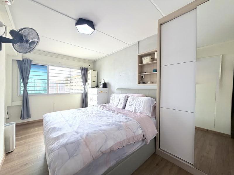 742 Tampines Street 72, 742 Tampines Street 72, Pasir Ris / Tampines, 3 Bedrooms, 1,076 sqft, HDB Flat For Sale, by Karen Cheng, 500262904 - Bedroom - PropertyGuru.com.sg