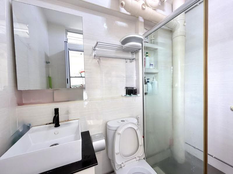 742 Tampines Street 72, 742 Tampines Street 72, Pasir Ris / Tampines, 3 Bedrooms, 1,076 sqft, HDB Flat For Sale, by Karen Cheng, 500262904 - Bathroom - PropertyGuru.com.sg