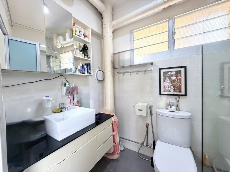 742 Tampines Street 72, 742 Tampines Street 72, Pasir Ris / Tampines, 3 Bedrooms, 1,076 sqft, HDB Flat For Sale, by Karen Cheng, 500262904 - Bathroom - PropertyGuru.com.sg