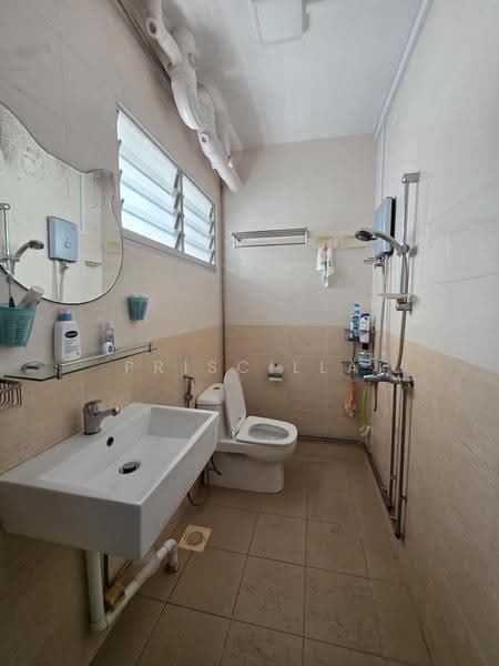 491C Tampines Street 45, 491C Tampines Street 45, Pasir Ris / Tampines, 4 Bedrooms, 1,313 sqft, HDB Flat For Sale, by Priscilla Low, 500262910 - Bathroom - PropertyGuru.com.sg