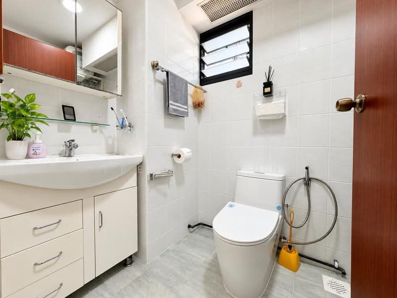 28D Dover Crescent, 28D Dover Crescent, Buona Vista / West Coast / Clementi New Town, 4 Bedrooms, 1,335 sqft, HDB Flat For Sale, by Lee Hui Jun (Joy), 500262916 - Common Bath - PropertyGuru.com.sg
