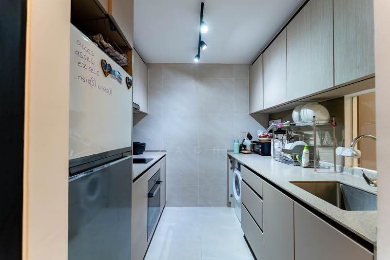 Penrose, 30 Sims Drive, Eunos / Geylang / Paya Lebar, 2 Bedrooms, 710 sqft, Condominium For Sale, by Zach Tan, 500262926 - Kitchen - PropertyGuru.com.sg
