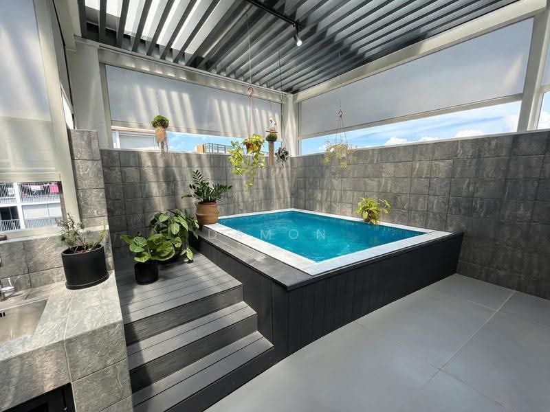 Coco Palms, 19 Pasir Ris Grove, Pasir Ris / Tampines, 5 Bedrooms, 2,928 sqft, Condominium For Sale, by Damon Chua, 500262938 - Pool - PropertyGuru.com.sg