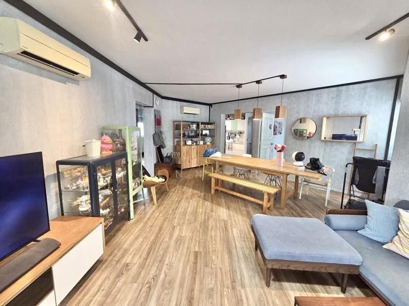 105 Tampines Street 11, 105 Tampines Street 11, Pasir Ris / Tampines, 3 Bedrooms, 1,259 sqft, HDB Flat For Sale, by Kenneth Yeo, 500262958 - Living Room - PropertyGuru.com.sg