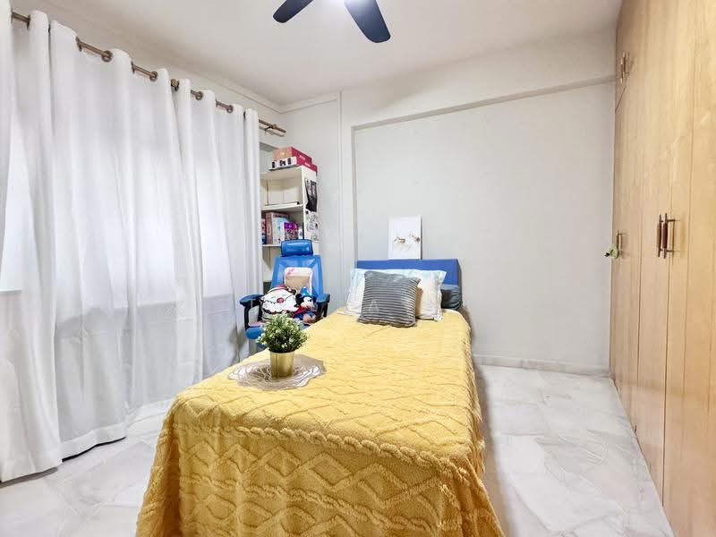 192 Bukit Batok West Avenue 6, 192 Bukit Batok West Avenue 6, Dairy Farm / Bukit Panjang / Choa Chu Kang, 4 Bedrooms, 1,292 sqft, HDB Flat For Sale, by Stella Ng, 500262967 - Bedroom - PropertyGuru.com.sg