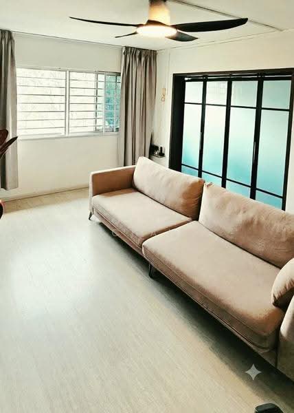 826 Yishun Street 81, 826 Yishun Street 81, Sembawang / Yishun, 3 Bedrooms, 1,572 sqft, HDB Flat For Sale, by Dorcas Chan, 500262972 - Living Room - PropertyGuru.com.sg