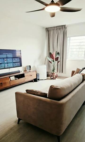 826 Yishun Street 81, 826 Yishun Street 81, Sembawang / Yishun, 3 Bedrooms, 1,572 sqft, HDB Flat For Sale, by Dorcas Chan, 500262972 - Living Room - PropertyGuru.com.sg