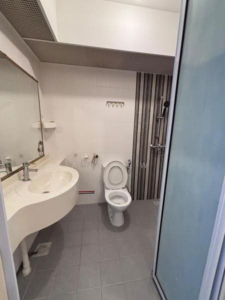 459 Segar Road, 459 Segar Road, Dairy Farm / Bukit Panjang / Choa Chu Kang, 2 Bedrooms, 68 sqft, HDB Flat For Rent, by Andrew Yong, 500262978 - Bathroom - PropertyGuru.com.sg