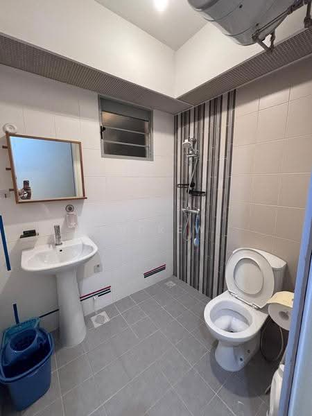 459 Segar Road, 459 Segar Road, Dairy Farm / Bukit Panjang / Choa Chu Kang, 2 Bedrooms, 68 sqft, HDB Flat For Rent, by Andrew Yong, 500262978 - Master Bathroom - PropertyGuru.com.sg
