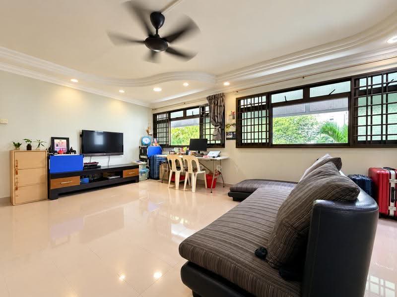 647 Jurong West Street 61, 647 Jurong West Street 61, Boon Lay / Jurong / Tuas, 4 Bedrooms, 1,292 sqft, HDB Flat For Sale, by Sherry Ang, 500262984 - Living Room - PropertyGuru.com.sg