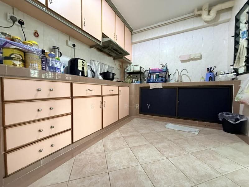 647 Jurong West Street 61, 647 Jurong West Street 61, Boon Lay / Jurong / Tuas, 4 Bedrooms, 1,292 sqft, HDB Flat For Sale, by Sherry Ang, 500262984 - Kitchen - PropertyGuru.com.sg