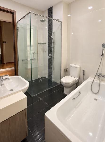 Serangoon Gardens, Berwick Drive, Hougang / Punggol / Sengkang, 5 Bedrooms, 4,332 sqft, Semi-Detached House For Rent, by Jenny Lee Siew Chuen, 500262990 - Bathroom - PropertyGuru.com.sg