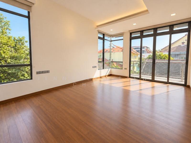 Serangoon Gardens, Berwick Drive, Hougang / Punggol / Sengkang, 5 Bedrooms, 4,332 sqft, Semi-Detached House For Rent, by Jenny Lee Siew Chuen, 500262990 - Master Bedroom (L2) - PropertyGuru.com.sg