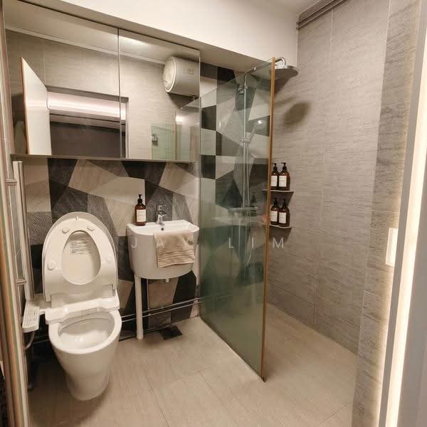 334 Tampines Street 32, 334 Tampines Street 32, Pasir Ris / Tampines, 3 Bedrooms, 1,603 sqft, HDB Flat For Sale, by Jay Lim, 500262999 - Master Bathroom - PropertyGuru.com.sg