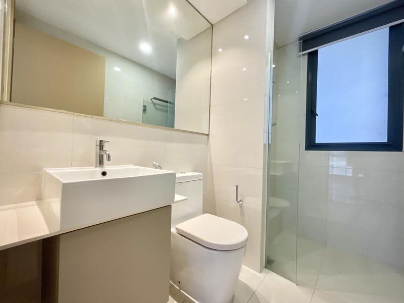 SkyPark Residences, Sembawang Drive, Sembawang / Yishun, 4 Bedrooms, 1,238 sqft, Condominium For Sale, by Roy Liang, 500263009 - Master Bathroom - PropertyGuru.com.sg