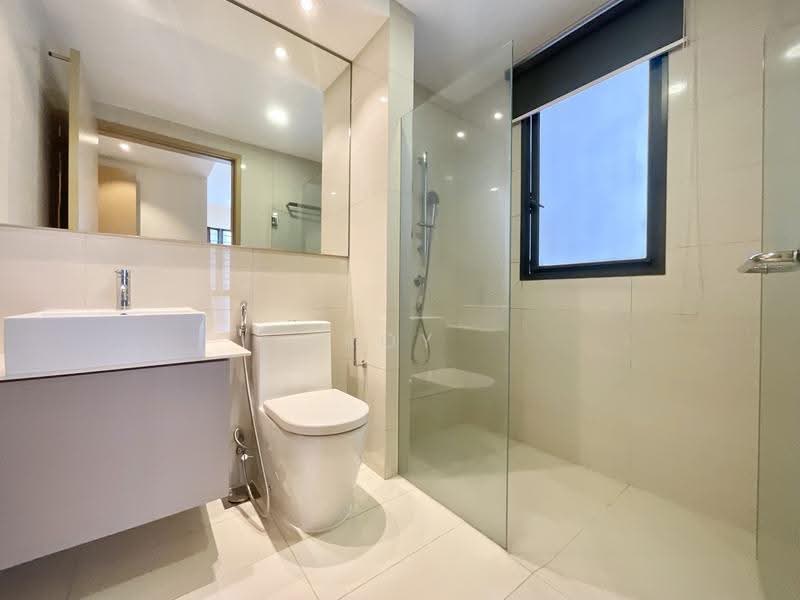 SkyPark Residences, Sembawang Drive, Sembawang / Yishun, 4 Bedrooms, 1,238 sqft, Condominium For Sale, by Roy Liang, 500263009 - Bathroom - PropertyGuru.com.sg