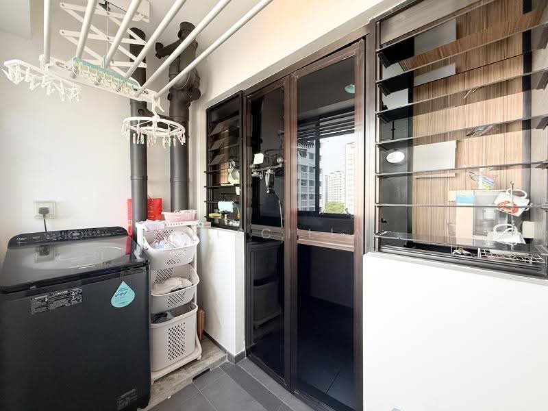 260C Punggol Way, 260C Punggol Way, Hougang / Punggol / Sengkang, 3 Bedrooms, 1,001 sqft, HDB Flat For Sale, by Priscilla Ong, 500263010 - Balcony - PropertyGuru.com.sg