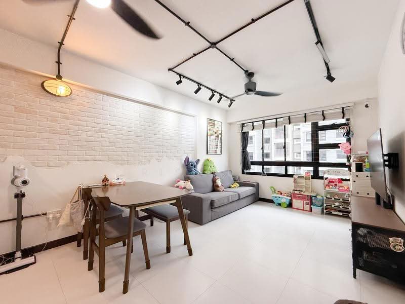 260C Punggol Way, 260C Punggol Way, Hougang / Punggol / Sengkang, 3 Bedrooms, 1,001 sqft, HDB Flat For Sale, by Priscilla Ong, 500263010 - Living Room - PropertyGuru.com.sg