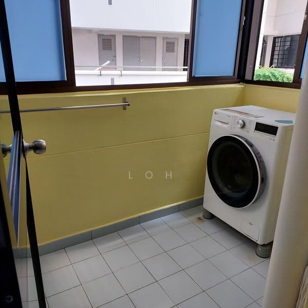 762 Bedok Reservoir View, 762 Bedok Reservoir View, Bedok / Upper East Coast, 3 Bedrooms, 1,206 sqft, HDB Flat For Sale, by Loh Yeow Meng, 500263028 - Balcony - PropertyGuru.com.sg
