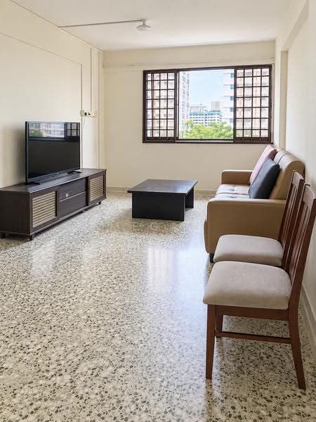 218 Lorong 8 Toa Payoh, 218 Lorong 8 Toa Payoh, Balestier / Toa Payoh, Room Rental, 150 sqft, HDB Flat For Rent, by Megan Yvonne, 500263058 - Living Room - PropertyGuru.com.sg