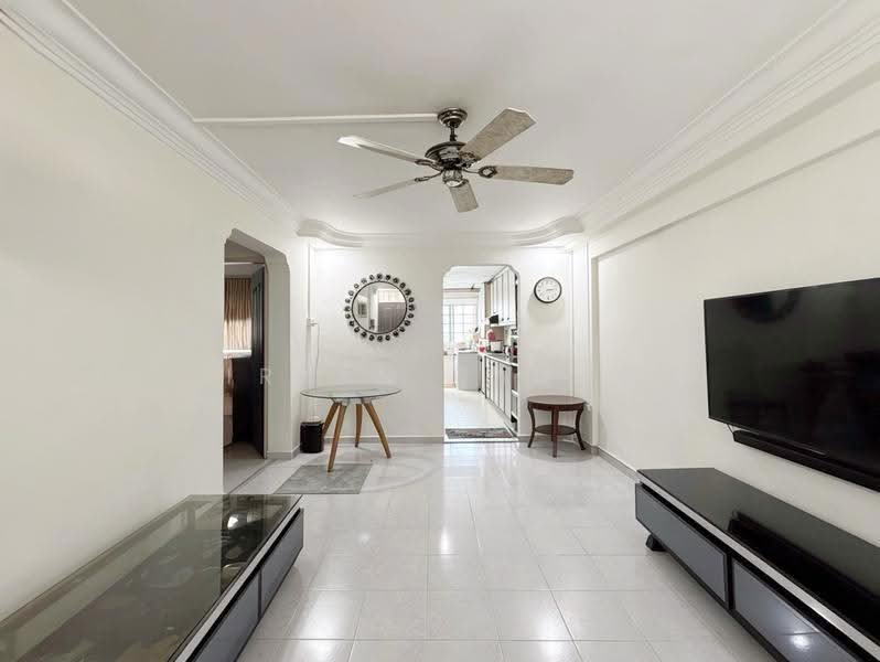 333 Bukit Batok Street 32, 333 Bukit Batok Street 32, Dairy Farm / Bukit Panjang / Choa Chu Kang, 2 Bedrooms, 688 sqft, HDB Flat For Sale, by Irfan Ramzi, 500263061 - Living Room - PropertyGuru.com.sg