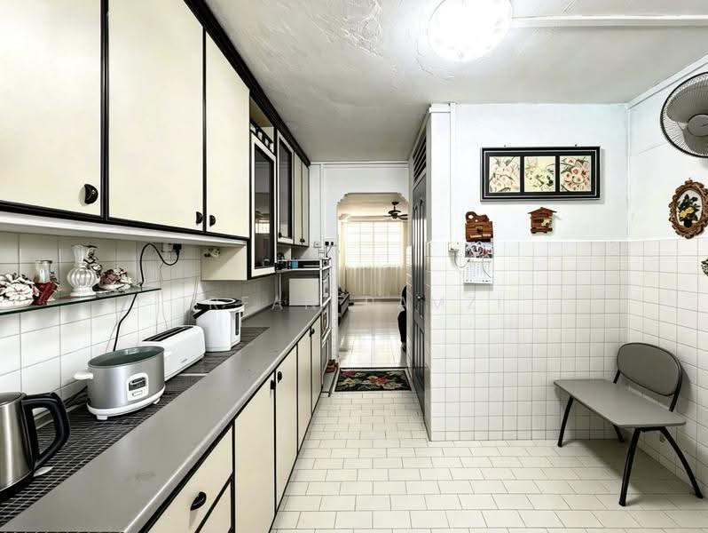 333 Bukit Batok Street 32, 333 Bukit Batok Street 32, Dairy Farm / Bukit Panjang / Choa Chu Kang, 2 Bedrooms, 688 sqft, HDB Flat For Sale, by Irfan Ramzi, 500263061 - Kitchen - PropertyGuru.com.sg