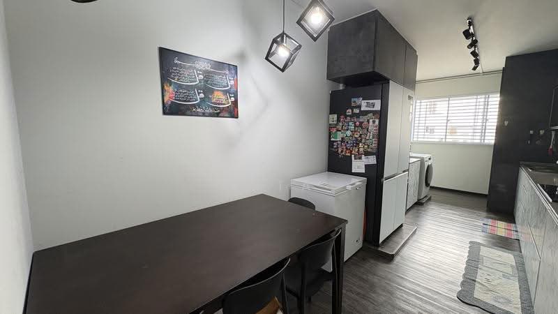 842 Woodlands Street 82, 842 Woodlands Street 82, Admiralty / Woodlands, 3 Bedrooms, 904 sqft, HDB Flat For Sale, by Rita Sabar, 500263074 - Kitchen - PropertyGuru.com.sg