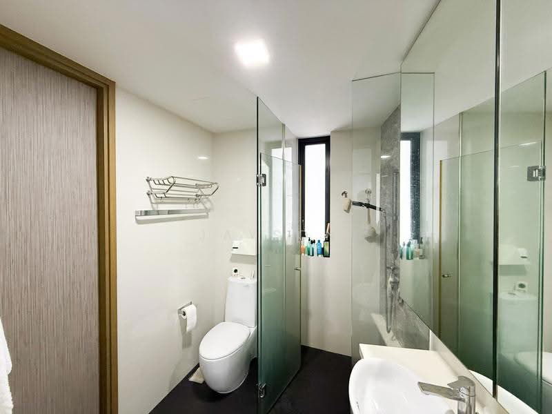 d'Leedon (Former Farrer Court), 13 Leedon Heights, Tanglin / Holland / Bukit Timah, 1 Bedroom, 646 sqft, Condominium For Rent, by Jayson Chan, 500263084 - Bathroom - PropertyGuru.com.sg