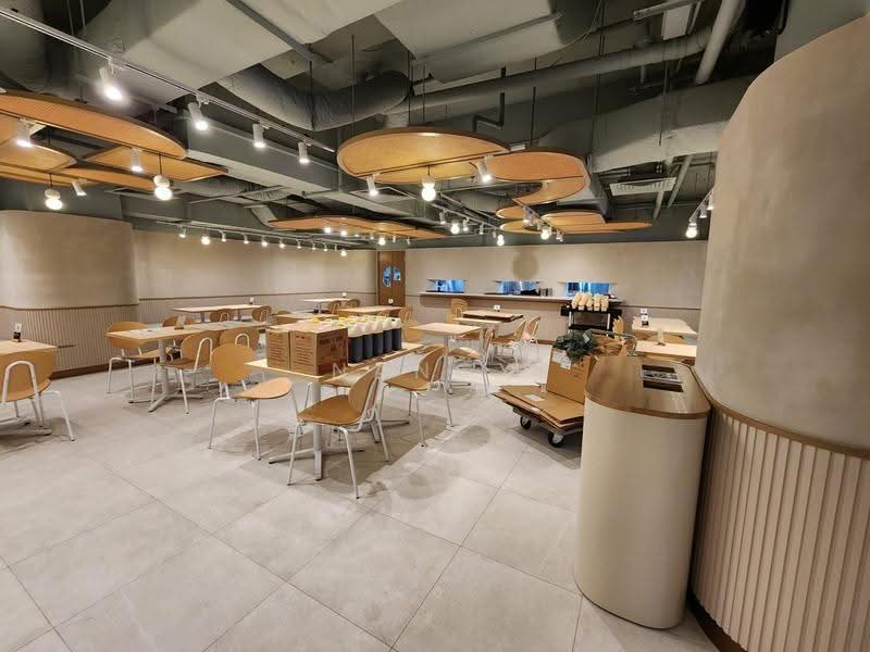 Lucky Plaza, 304 Orchard Road, Orchard / River Valley, 1,453 sqft, Food & Beverage For Rent, by Nancy Tey, 500263088 - Interior - CommercialGuru.com.sg