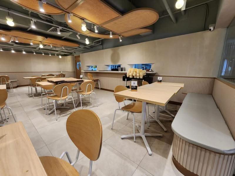 Lucky Plaza, 304 Orchard Road, Orchard / River Valley, 1,453 sqft, Food & Beverage For Rent, by Nancy Tey, 500263088 - Interior - CommercialGuru.com.sg