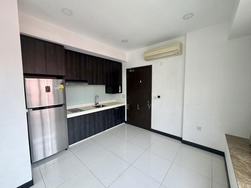 Sundance Suites, 12 Duku Place, East Coast / Marine Parade, Studio, 323 sqft, Condominium For Rent, by Joycelyn Tan, 500263093 - Open Concept Kitchen - PropertyGuru.com.sg