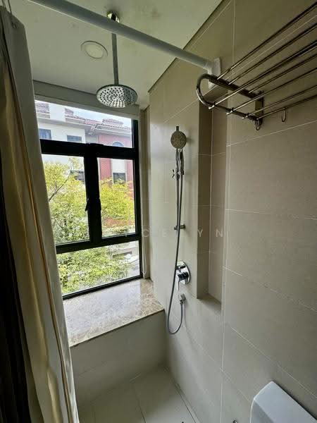 Sundance Suites, 12 Duku Place, East Coast / Marine Parade, Studio, 323 sqft, Condominium For Rent, by Joycelyn Tan, 500263093 - Bathroom- Shower Area - PropertyGuru.com.sg