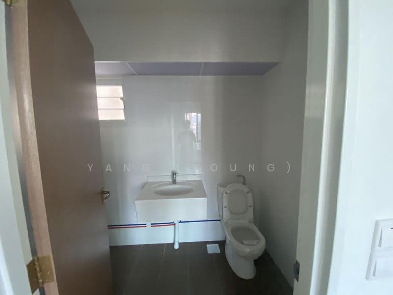 43A Margaret Drive, 43A Margaret Drive, Alexandra / Commonwealth, 3 Bedrooms, 893 sqft, HDB Flat For Sale, by Yang (Young) Li, 500263110 - Bathroom - PropertyGuru.com.sg