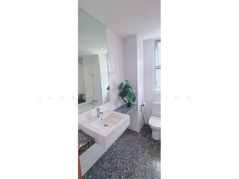 Visioncrest, 33 Oxley Rise, Orchard / River Valley, Room Rental, 100 sqft, Condominium For Rent, by ling, 500263115 - Bathroom - PropertyGuru.com.sg