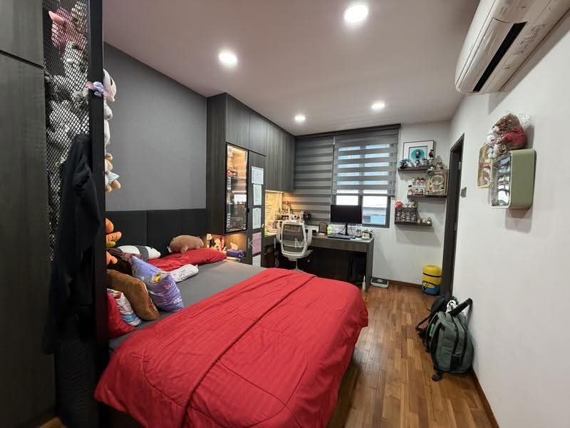 Classical Demi-D, Renovated with Good move-in condition, big regular land with wide frontage, Seletar Hills Estate - call 8130 3636 to view now!, Seletar / Yio Chu Kang, 6 Bedrooms, 5,000 sqft, Semi-Detached House For Sale, by Kim Yan 金燕, 500263128 - Bedroom - PropertyGuru.com.sg