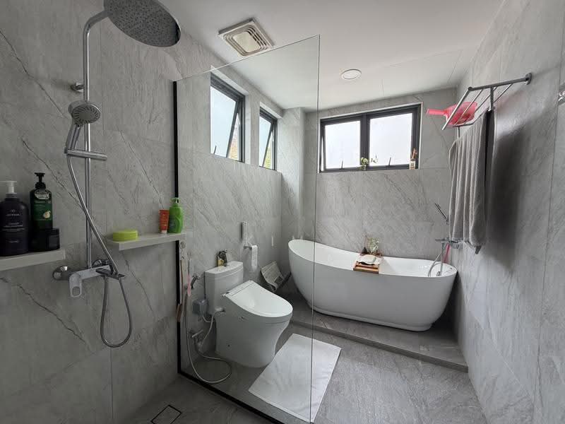 Classical Demi-D, Renovated with Good move-in condition, big regular land with wide frontage, Seletar Hills Estate - call 8130 3636 to view now!, Seletar / Yio Chu Kang, 6 Bedrooms, 5,000 sqft, Semi-Detached House For Sale, by Kim Yan 金燕, 500263128 - Bathroom - PropertyGuru.com.sg