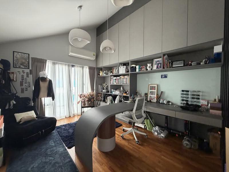 Classical Demi-D, Renovated with Good move-in condition, big regular land with wide frontage, Seletar Hills Estate - call 8130 3636 to view now!, Seletar / Yio Chu Kang, 6 Bedrooms, 5,000 sqft, Semi-Detached House For Sale, by Kim Yan 金燕, 500263128 - Study - PropertyGuru.com.sg