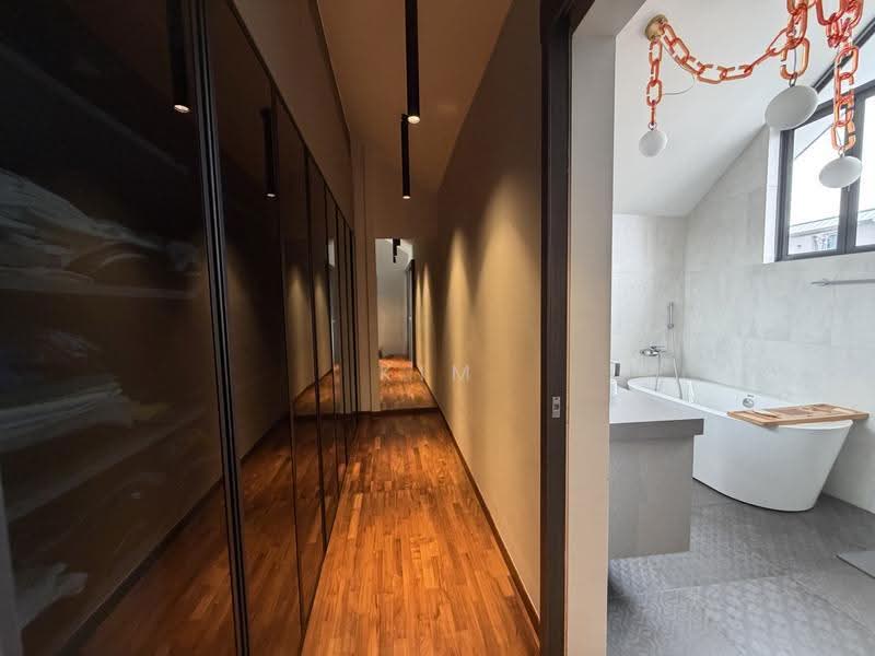 Classical Demi-D, Renovated with Good move-in condition, big regular land with wide frontage, Seletar Hills Estate - call 8130 3636 to view now!, Seletar / Yio Chu Kang, 6 Bedrooms, 5,000 sqft, Semi-Detached House For Sale, by Kim Yan 金燕, 500263128 - Corridor - PropertyGuru.com.sg