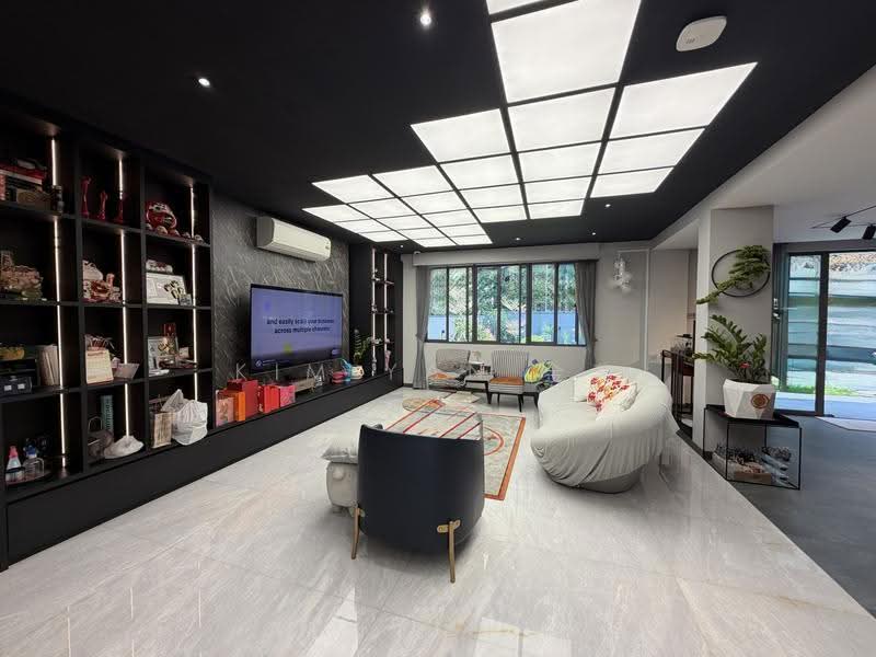 Classical Demi-D, Renovated with Good move-in condition, big regular land with wide frontage, Seletar Hills Estate - call 8130 3636 to view now!, Seletar / Yio Chu Kang, 6 Bedrooms, 5,000 sqft, Semi-Detached House For Sale, by Kim Yan 金燕, 500263128 - PropertyGuru.com.sg