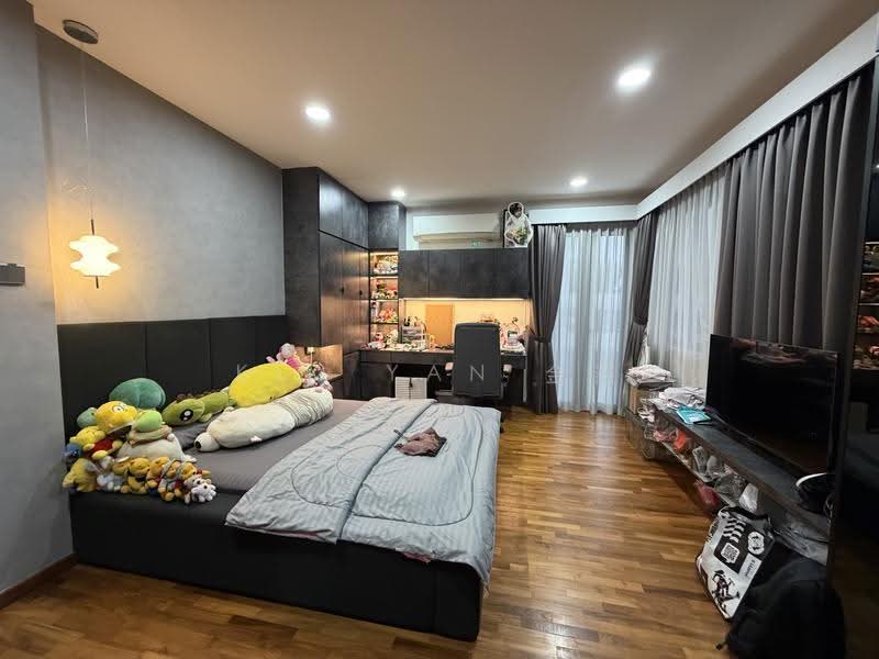 Classical Demi-D, Renovated with Good move-in condition, big regular land with wide frontage, Seletar Hills Estate - call 8130 3636 to view now!, Seletar / Yio Chu Kang, 6 Bedrooms, 5,000 sqft, Semi-Detached House For Sale, by Kim Yan 金燕, 500263128 - PropertyGuru.com.sg
