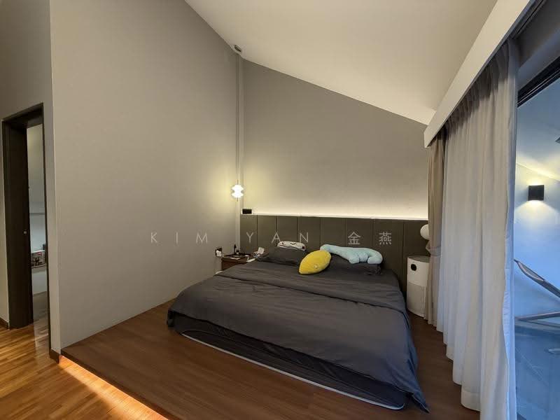 Classical Demi-D, Renovated with Good move-in condition, big regular land with wide frontage, Seletar Hills Estate - call 8130 3636 to view now!, Seletar / Yio Chu Kang, 6 Bedrooms, 5,000 sqft, Semi-Detached House For Sale, by Kim Yan 金燕, 500263128 - PropertyGuru.com.sg